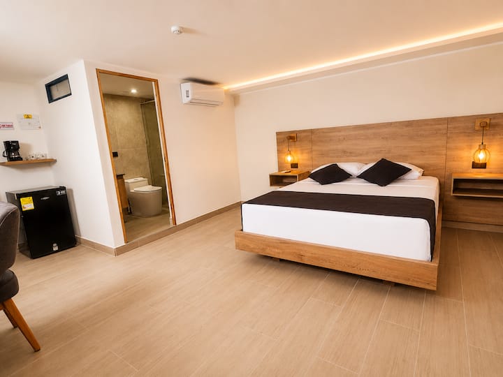 Comfortable Queen Bed | Wifi | A/c | Safe | Tv | 4 - Medellín, Colombia