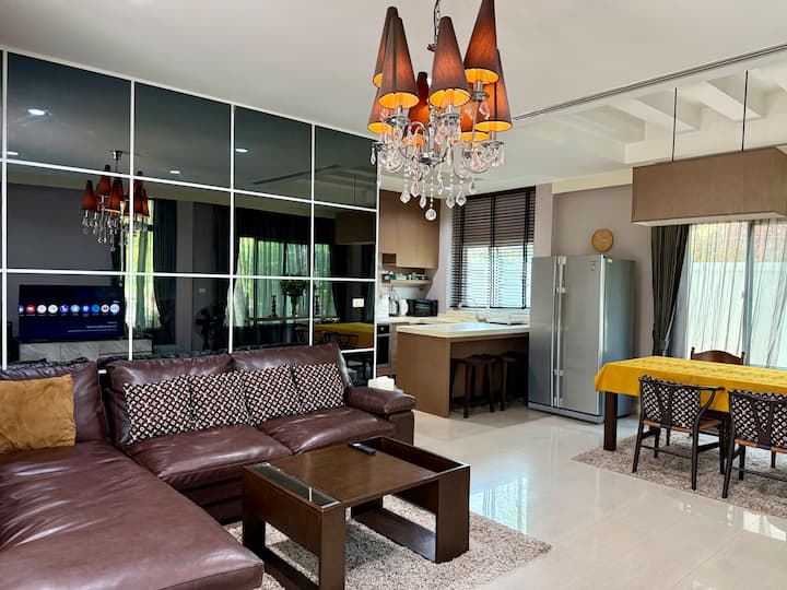 Family House Near Airport - 