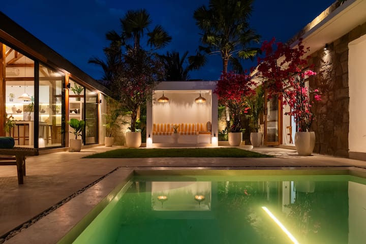 Designer 4br Villa With Pool - Berawa - Umalas - Canggu