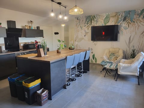 Annonce Airbnb populaire: Bright cozy space – Fully equipped – 4 to 6 guests à Prés D'arènes