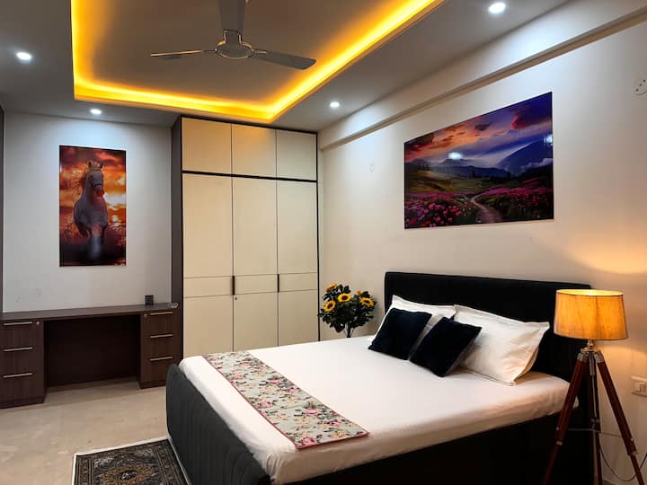 Luxury Gurgaon Stay | 3bhk + Balconies & Parking - Manesar