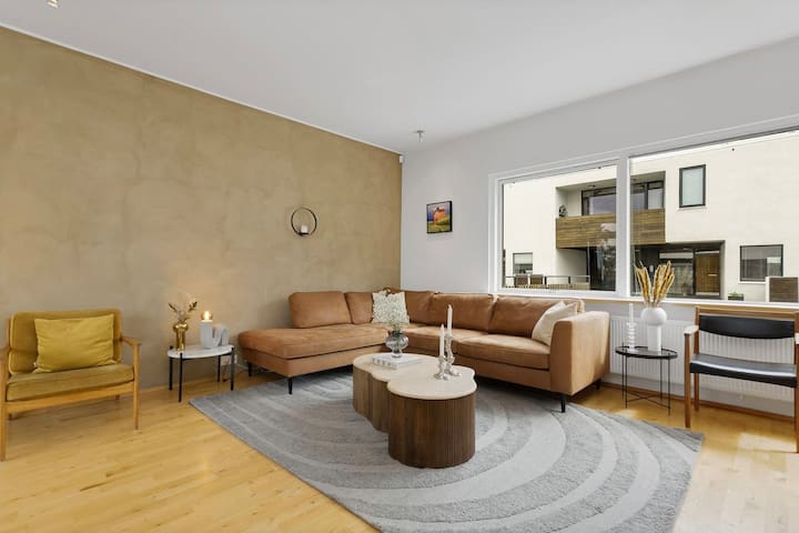 Beautiful Open Condo With A Large Living Room! - 레이캬비크