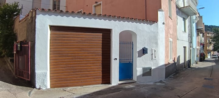 Pinthouse Experience Nel Paese Dei Murales - Nuoro