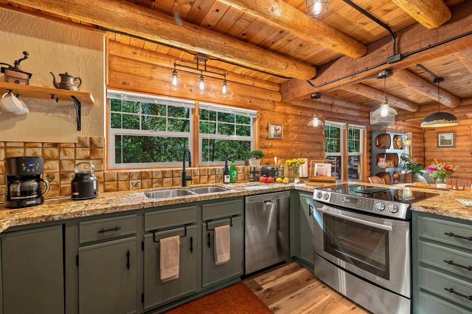 A log cabin in the pines near Yosemite, Sonora, California, United States, photo 4 of 10