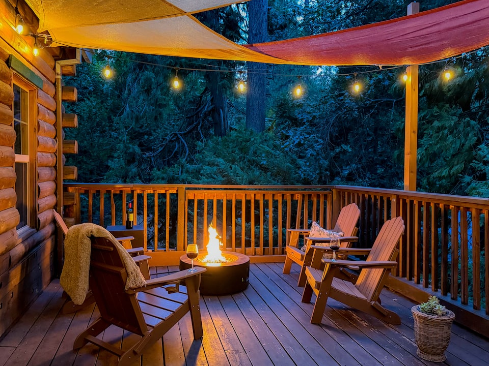A log cabin in the pines near Yosemite, Sonora, California, United States, photo 9 of 10