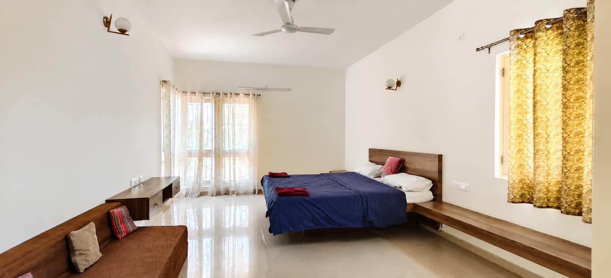 Bedroom 3 image 7