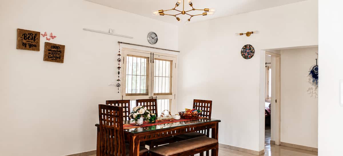 Dining area image 7