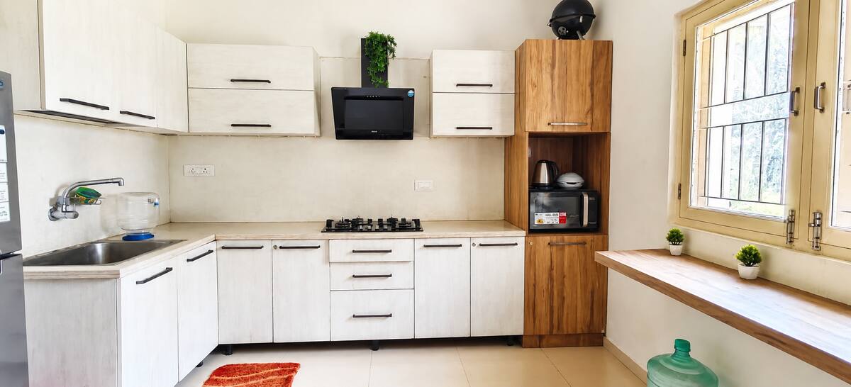 Full kitchen image 8