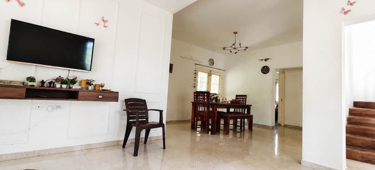 Dining area image 5