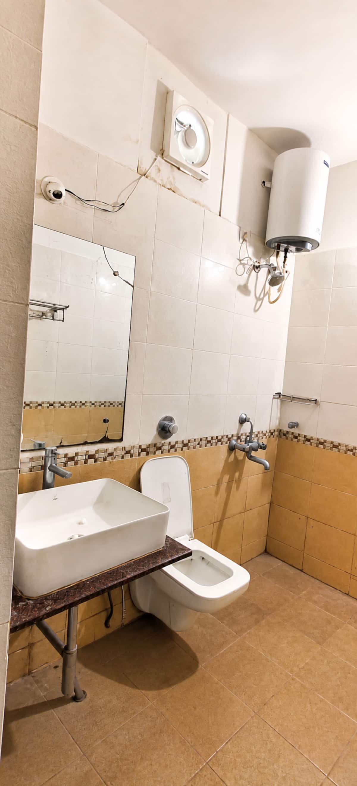 Full bathroom 3 image 4