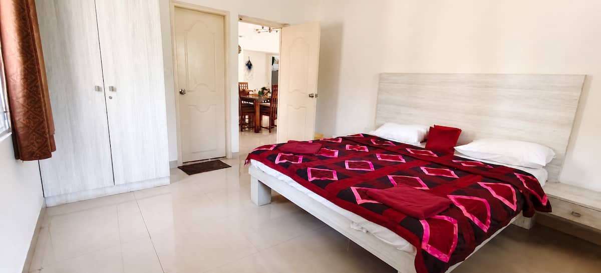 Bedroom 1 image 2