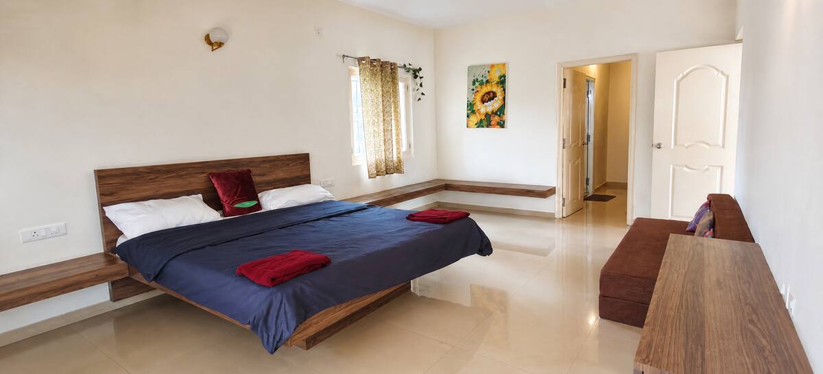 Bedroom 3 image 5