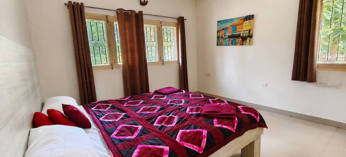 Bedroom 1 image 3
