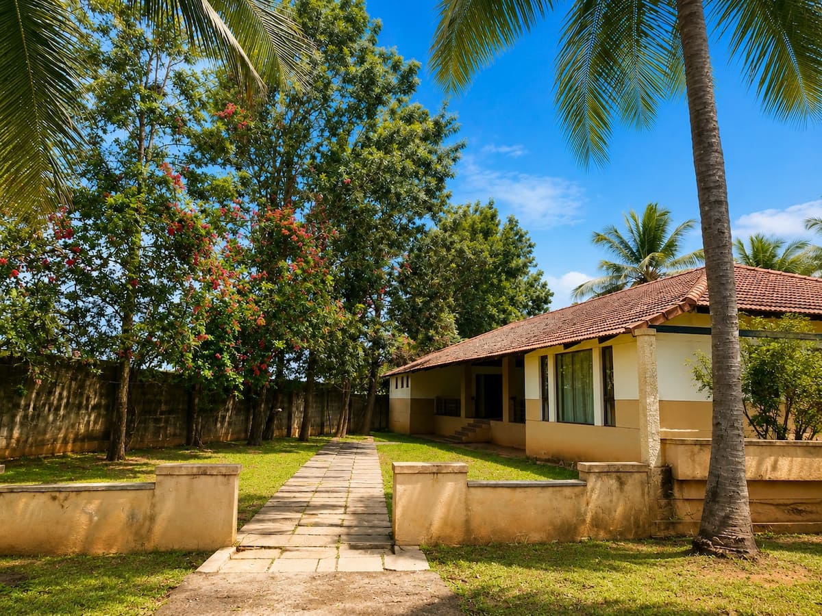 Exterior image 2