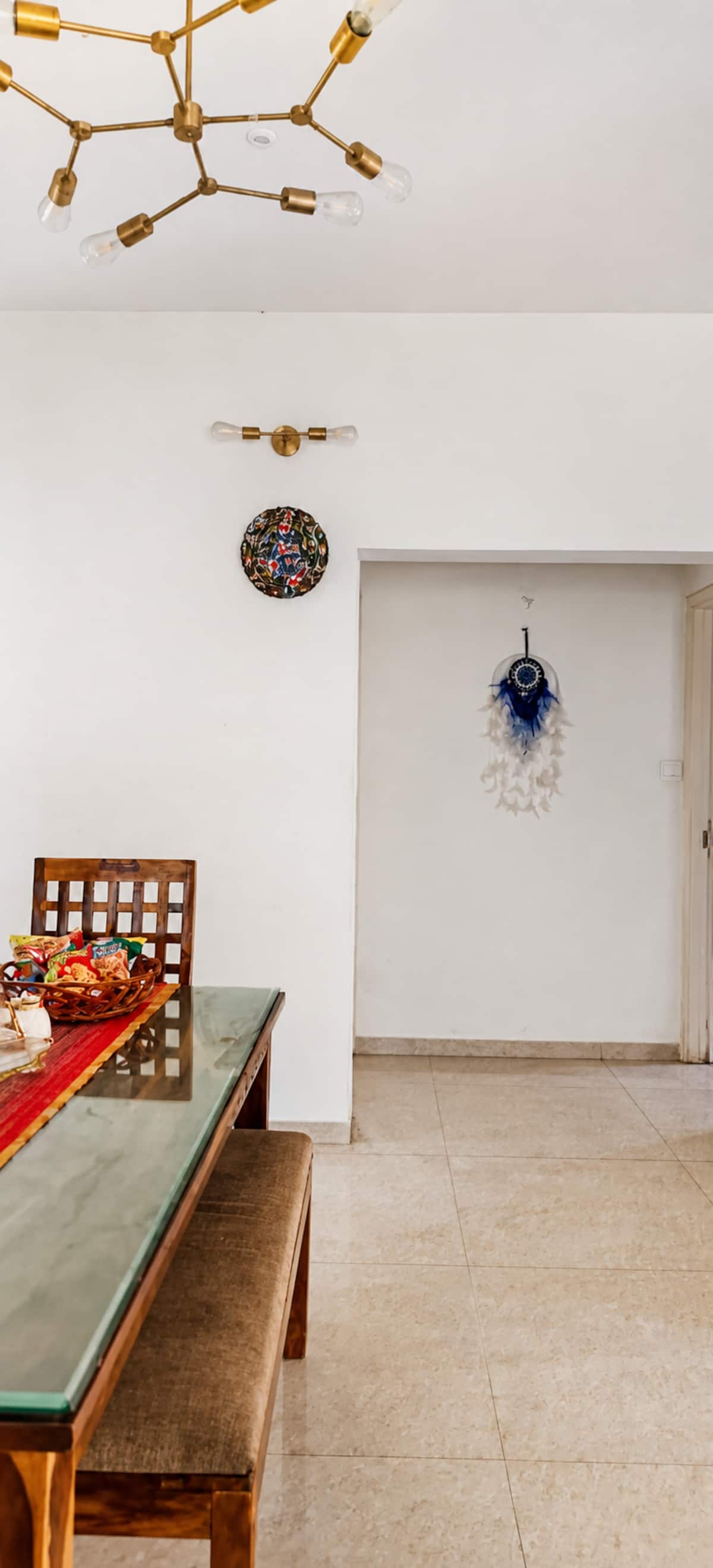 Dining area image 8