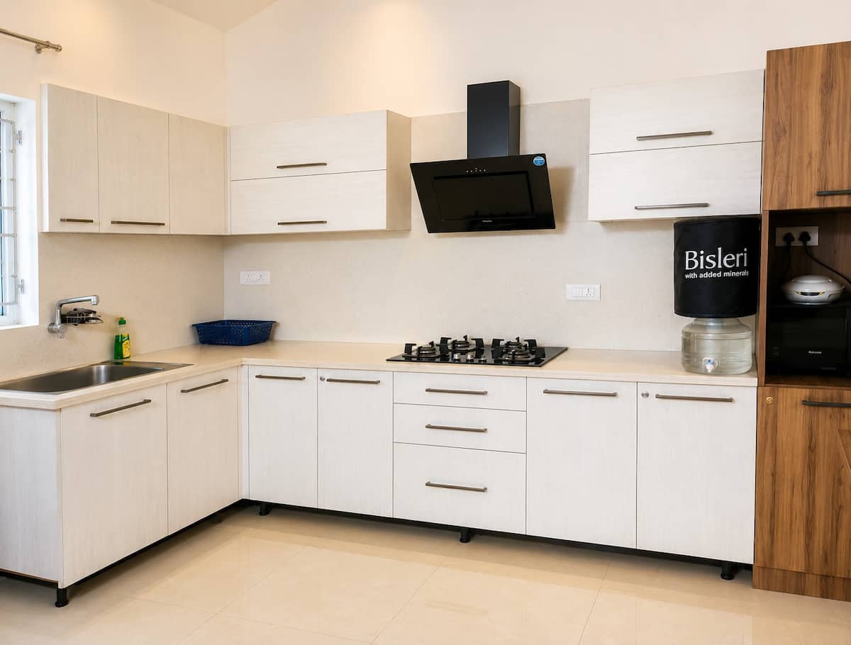 Full kitchen image 2