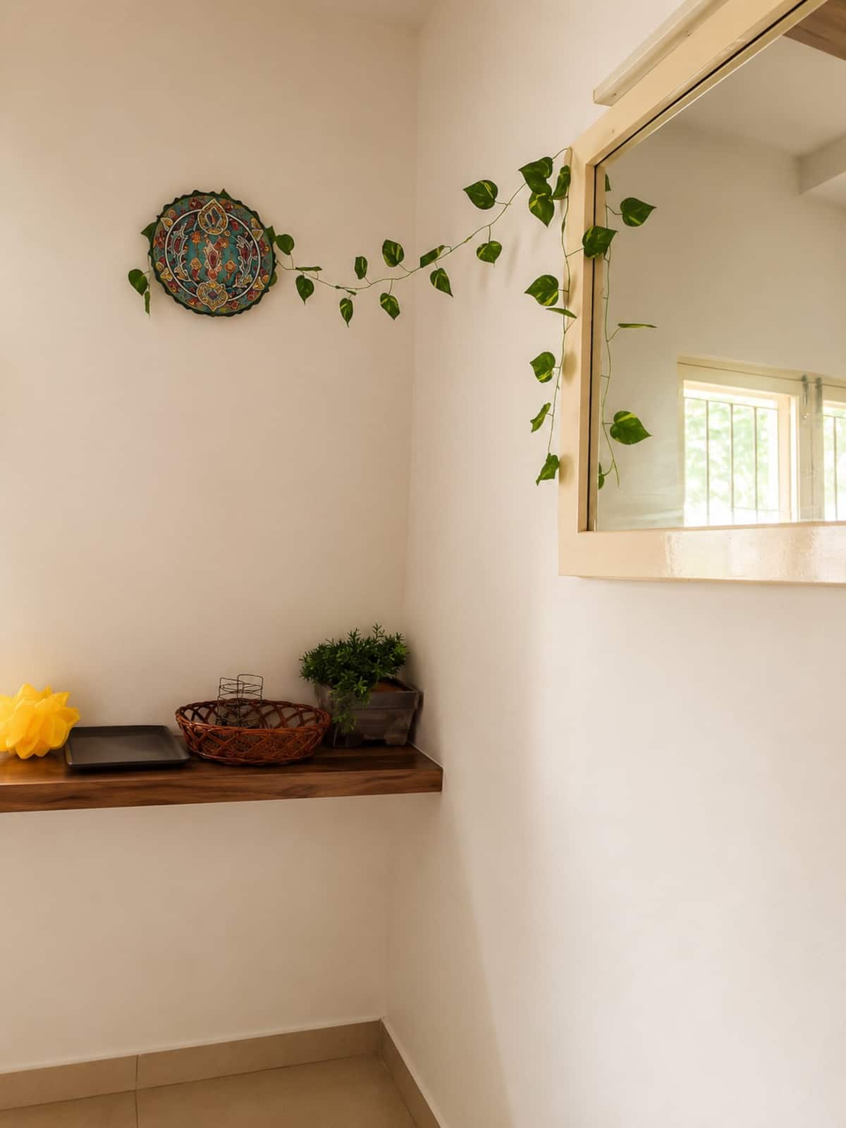 Dining area image 9