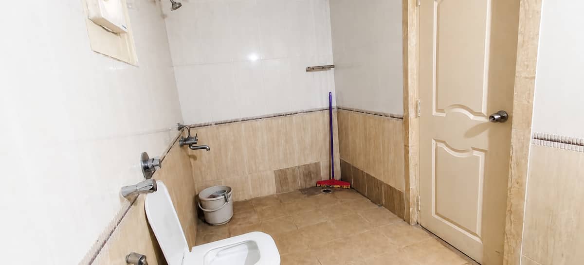 Full bathroom 1 image 3
