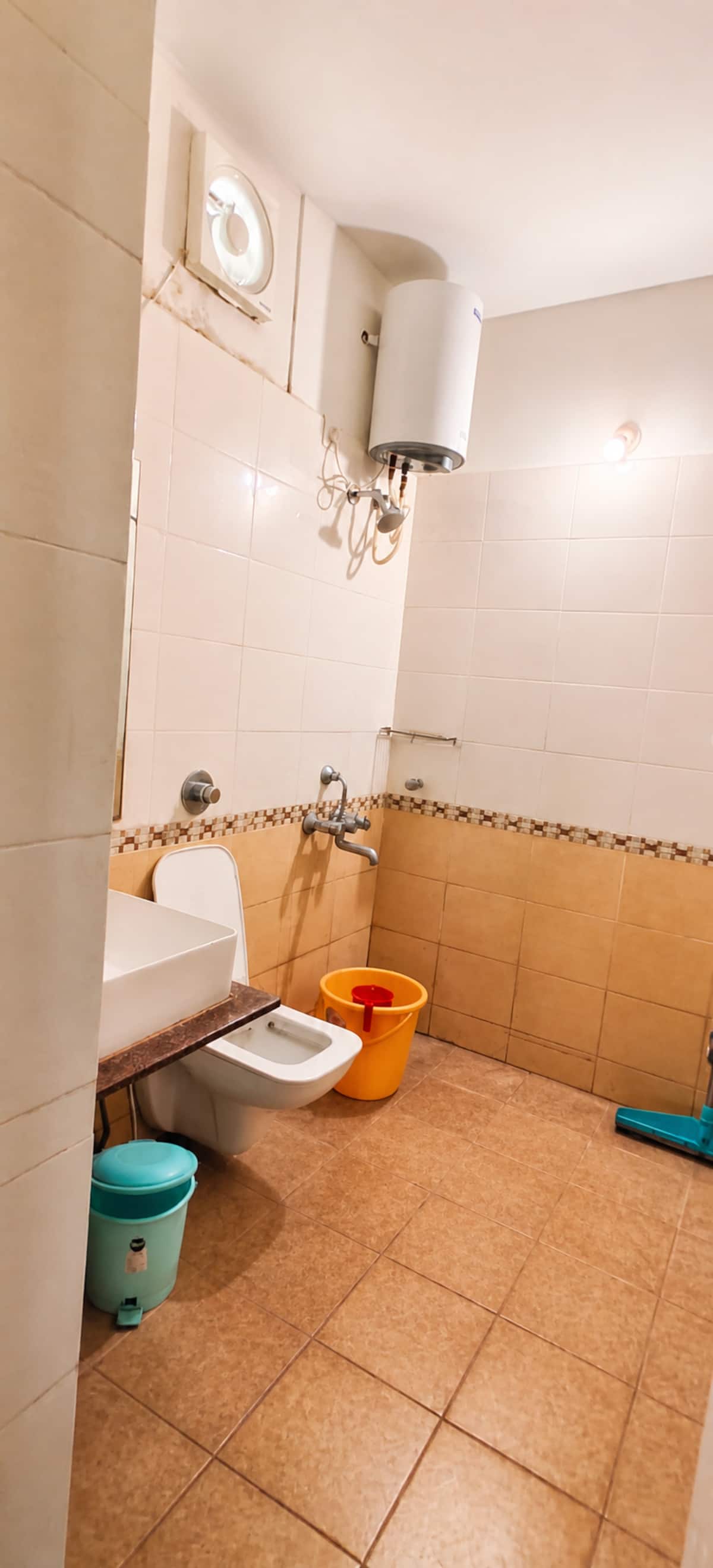 Full bathroom 3 image 2
