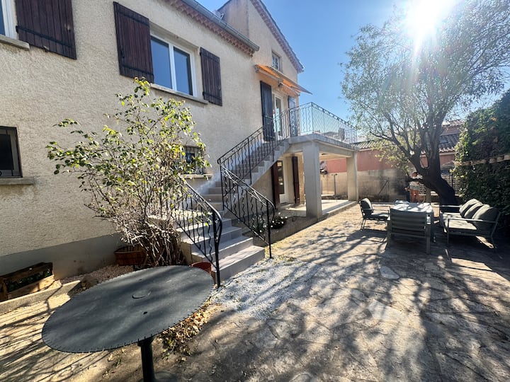 Villa Amandier - Clim - Baby Foot - Parking - Avignon