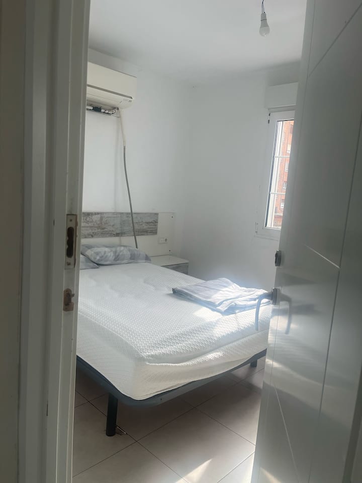 Habitacion Doble En Un Piso Centrico De Valladolid - Valladolid