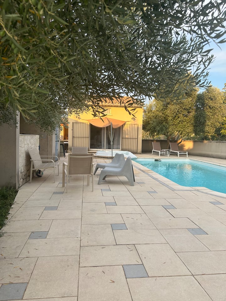 Piscine Et Oliviers : Votre Escapade Climatisée - Saint-Laurent-des-Arbres