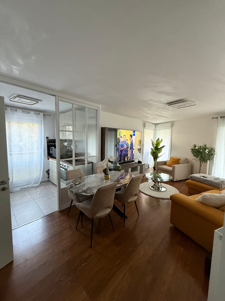Appartement T4 Lumineux, 8 Min à Pied Du Rer A - Cergy