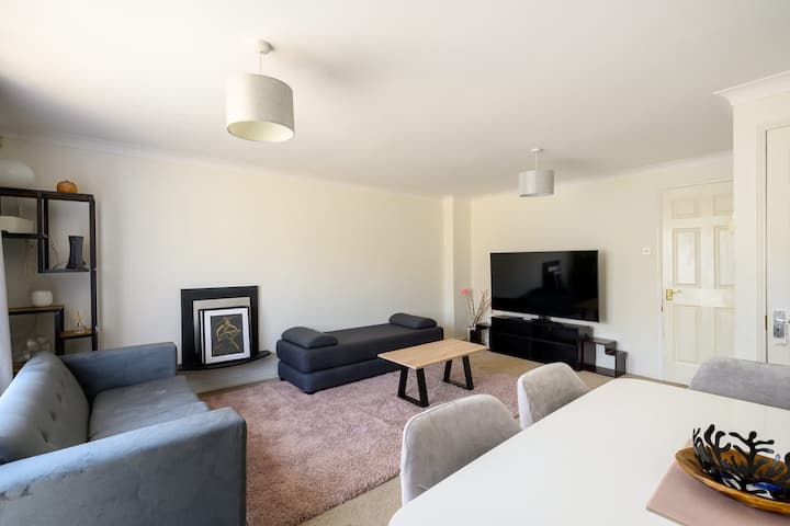 Modern 2br Hemel Hempstead Home | Parking & Wifi - 헤멀헴프스테드