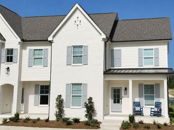 Brand New: Available Lsu/ella Langley & More - Oxford, MS