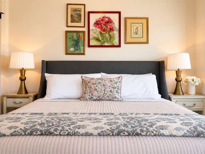 The Jardin Elm Suite | Near Downtown - Savannah, GA
