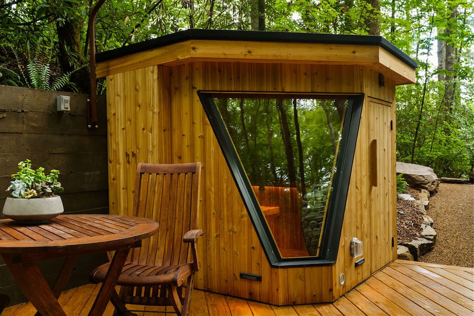 A mirrored glass cabin with its own waterfall, Brevard, North Carolina, United States, photo 4 of 10