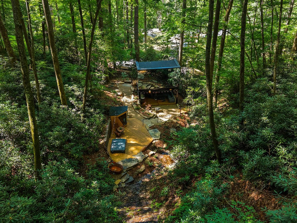 A mirrored glass cabin with its own waterfall, Brevard, North Carolina, United States, photo 8 of 10