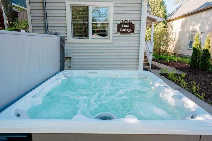 Northern Sky Cottages|8br|4ba|2 Hottubs|game Shed. - Traverse City, MI
