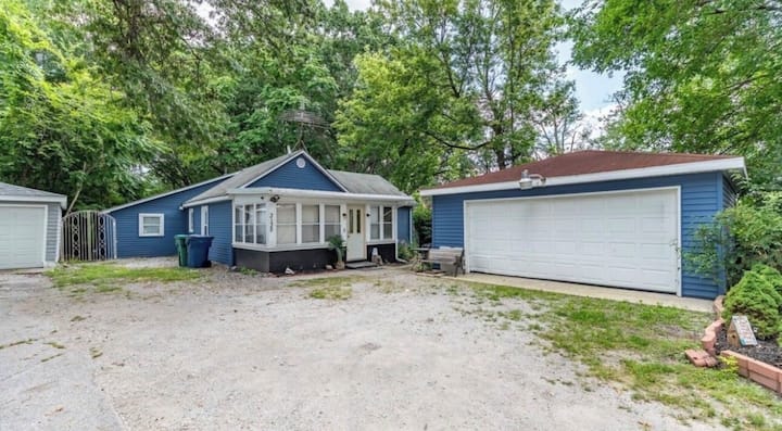 Large Home Spacious House-perfect For Big Group. - Gary, IN
