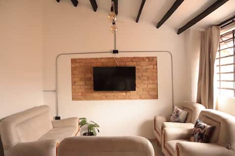 Top performing Airbnb: Mariom Room in Zipaquirá