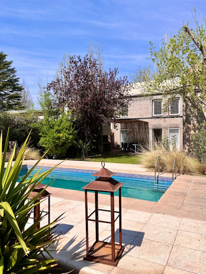 Casa Con Departamento, Jardín Y Piscina - 아르헨티나
