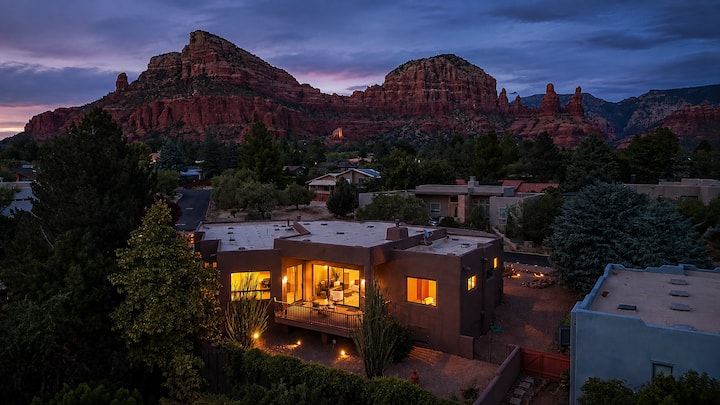 Luxe Chapel Hill Spacious Oasis| View, Hottub, Bbq - Sedona, AZ