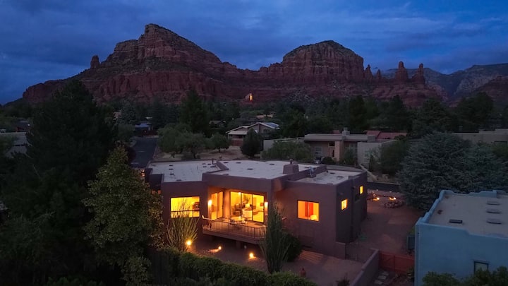 Luxe Chapel Hill Spacious Oasis| View, Hottub, Bbq - Sedona, AZ