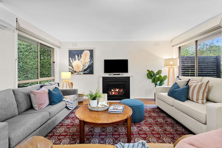 Saltwater Sanctuary | Fireplace & Walk To Beach - Mornington