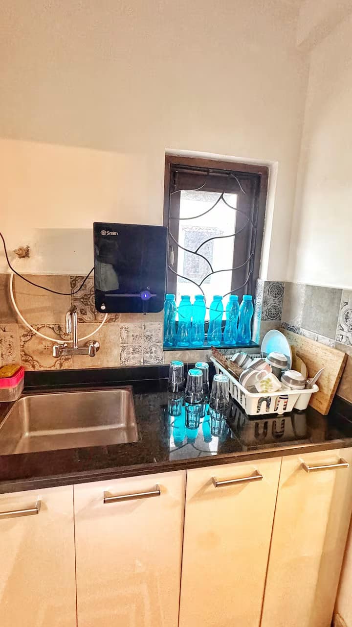 Full kitchen image 2
