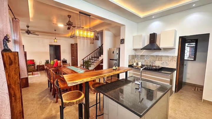Dining area image 2