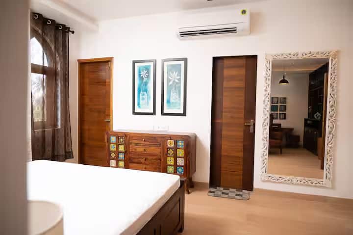 Bedroom 1 image 2
