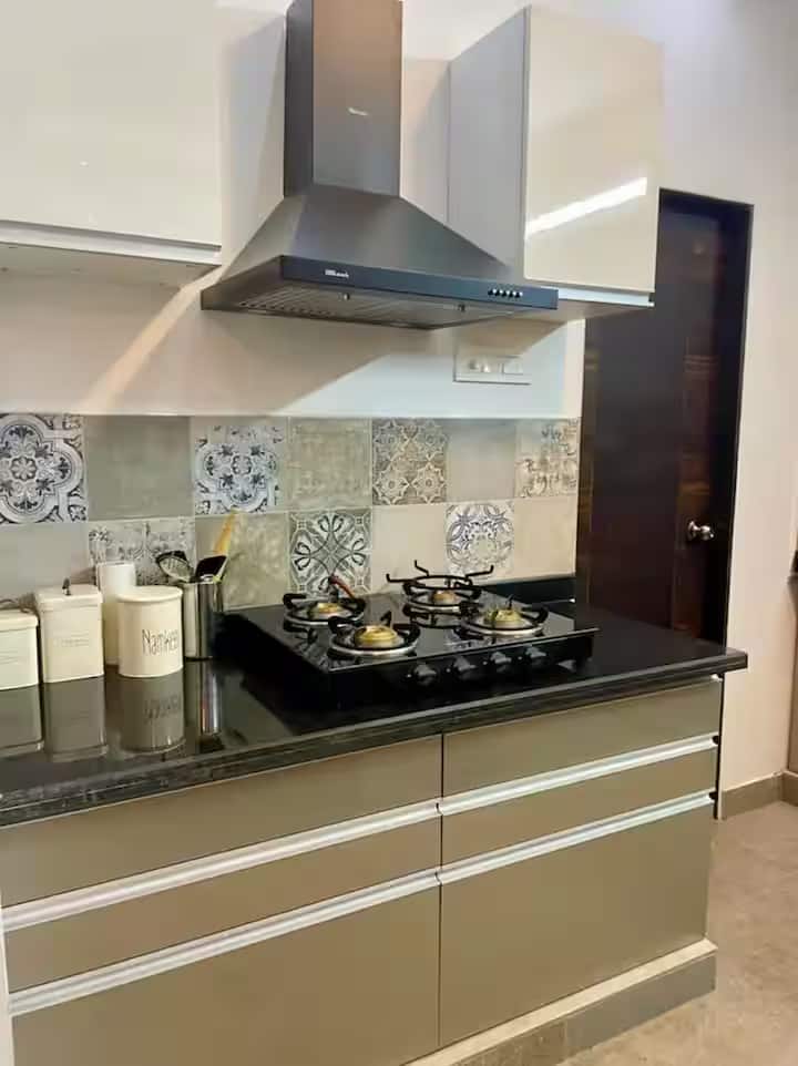 Full kitchen image 1