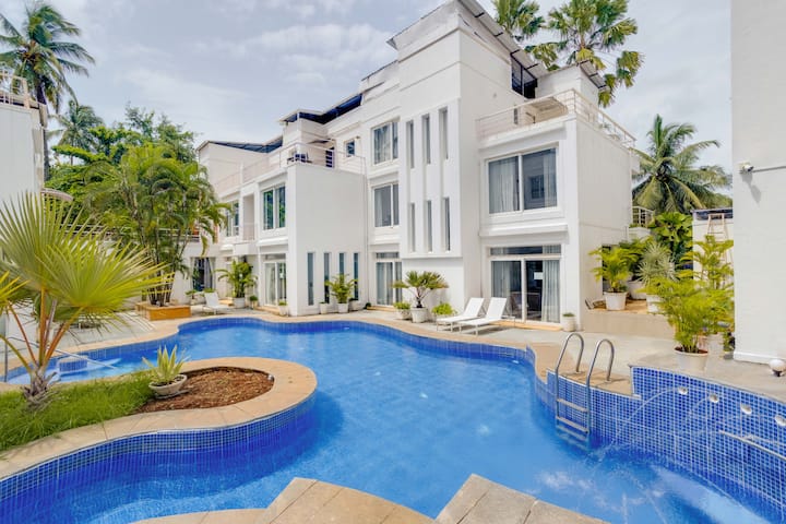 Jia Villa Candolim 4bhk Shared Pool & Pvt Jacuzzi - Goa