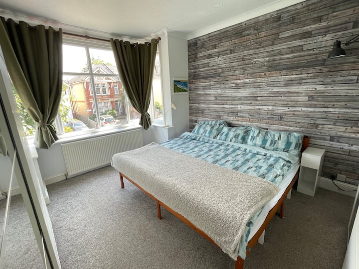 Peaceful Family Home Near Beach, Sleeps 7 - Boscombe
