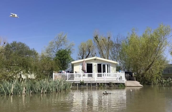 12 Lakeside Luxury | The Lodge | Sleeps 8 - Minehead