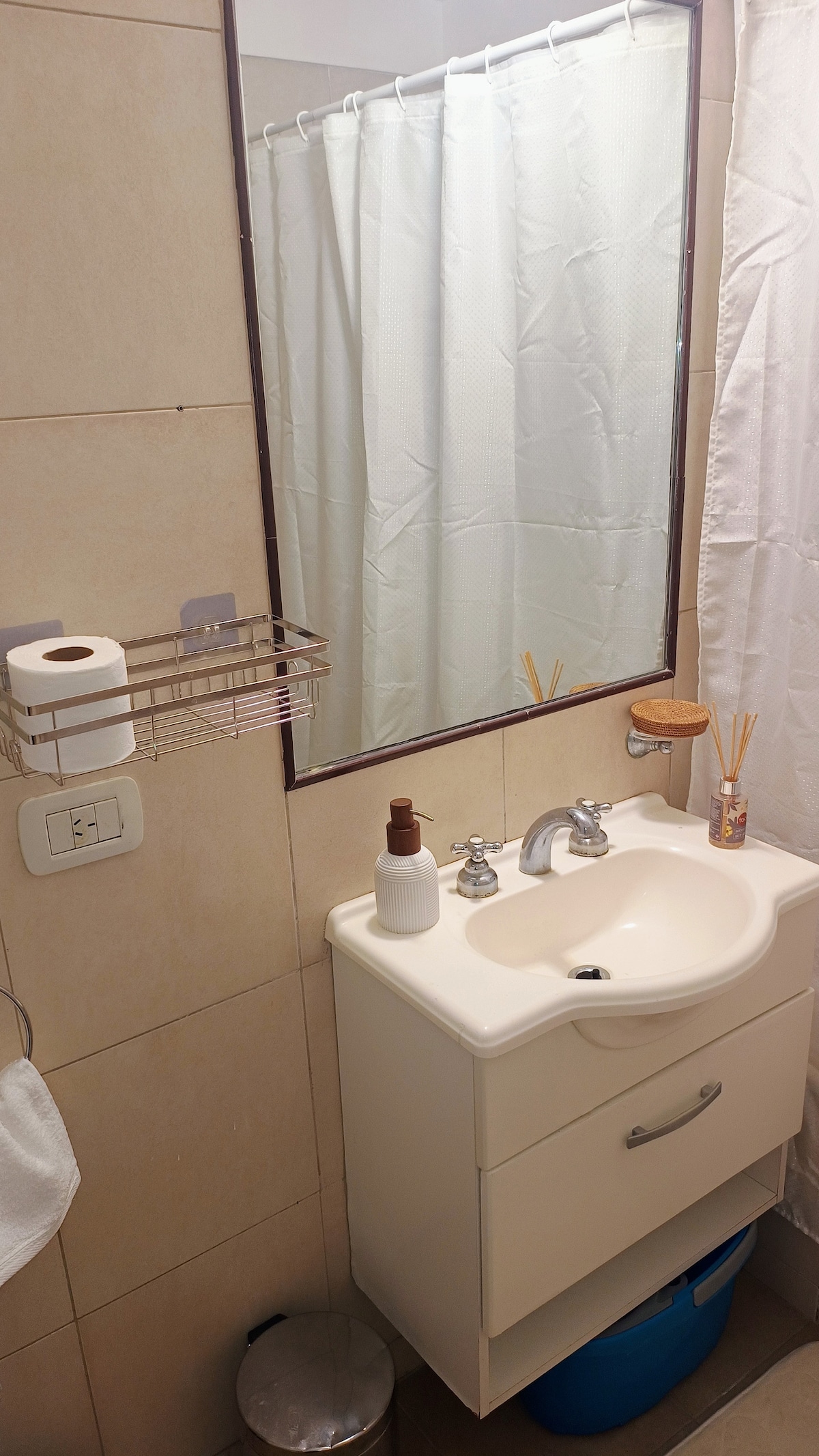 Estudio con balcón y pileta