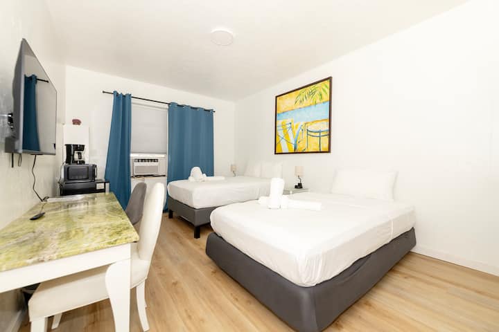 Double Bed Room 1 Block From Beach - Miami Beach