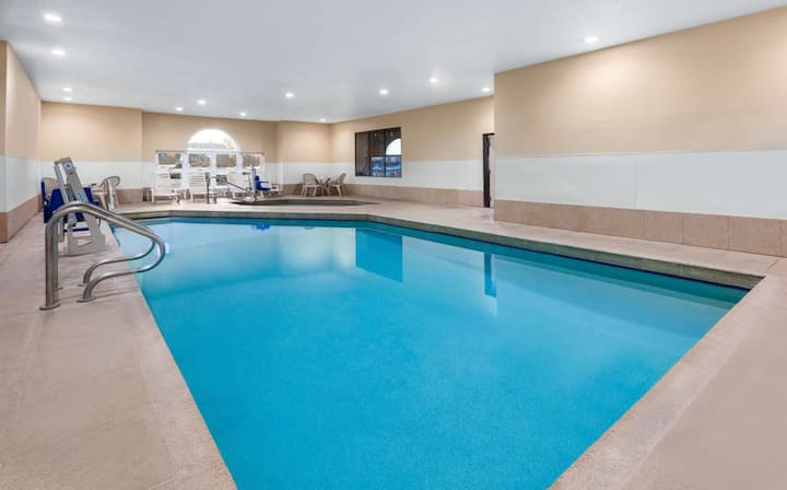 2 Queen | Hojo Williams | Indoor Pool - Williams, AZ