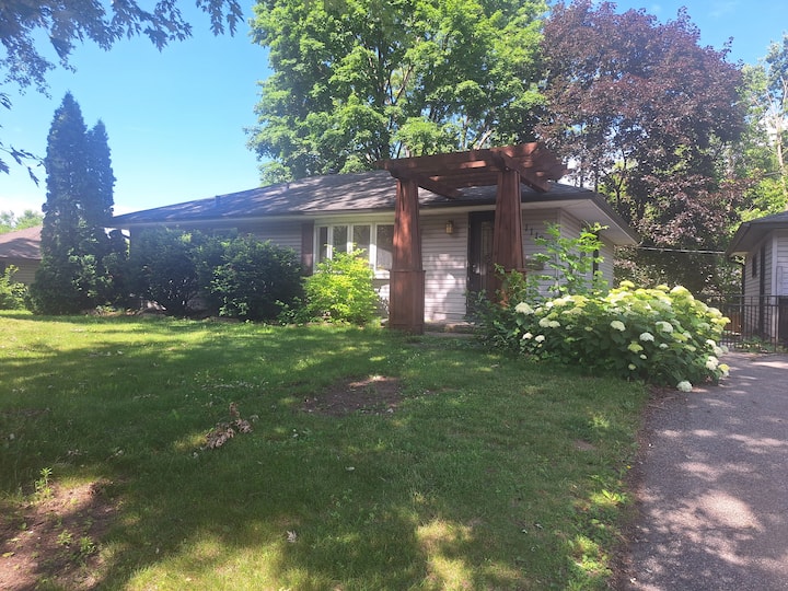 Family-friendly 5br Home With 2 Kitchens - Bloomington, MN